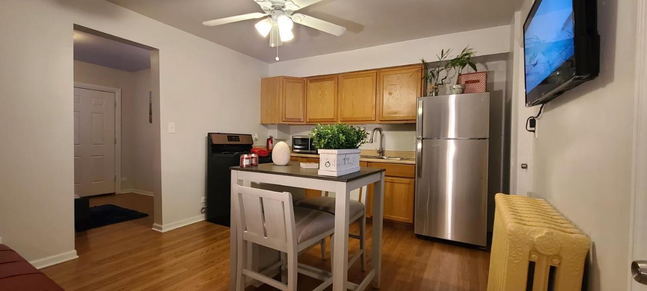 Cozy 1 Bedroom, 1 Min From Irving Park Blue Line, Free Parking 시카고 외부 사진